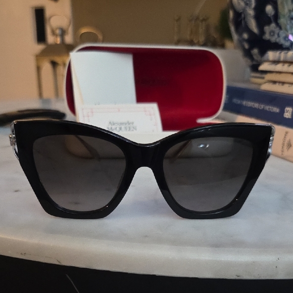 Alexander McQueen Black Sunglasses Made In Italy. AM0375S 001 53/ 19 145 XL - Picture 2 of 11